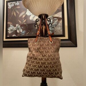 Michael Michael Kors please check all picture of condition